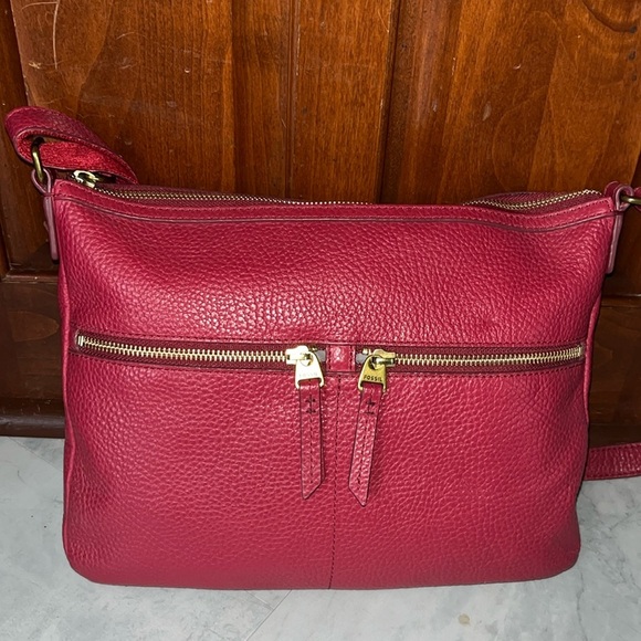 Fossil  Cross, body or shoulder bag  Red genuine pebbled leather  Card slots EUC - Picture 1 of 15